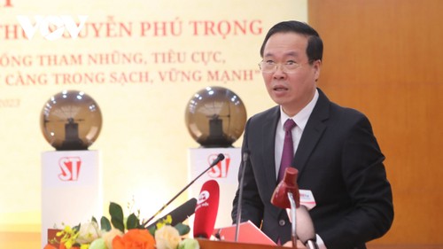 Party chief’s book on fight against corruption and negative phenomena released - ảnh 2
