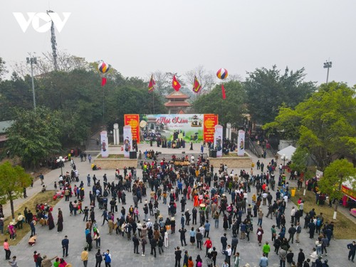 Spring festivals underway throughout Vietnam - ảnh 1