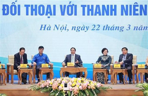 Prime Minister Pham Minh Chinh hosts a dialogue with young people  - ảnh 1