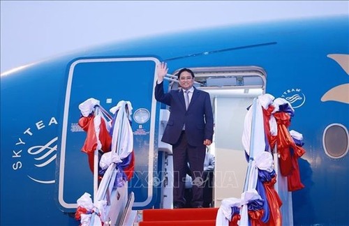 PM Pham Minh Chinh arrives in Laos for 4th MRC Summit - ảnh 1