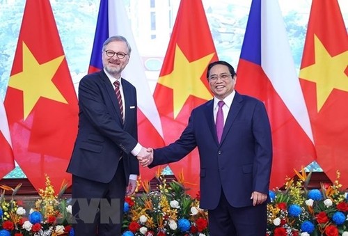 Czech Prime Minister concludes visit to Vietnam - ảnh 1