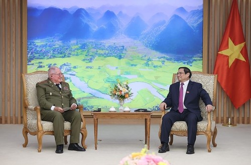 PM Pham Minh Chinh welcomes Cuban Minister of Revolutionary Armed Forces - ảnh 1