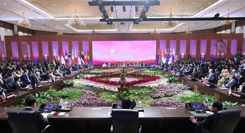 PM attends ASEAN-India Summit, East Asia Summit - ảnh 2