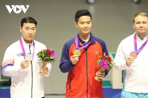 Vietnam secures first gold medal at ASIAD 2023 - ảnh 1