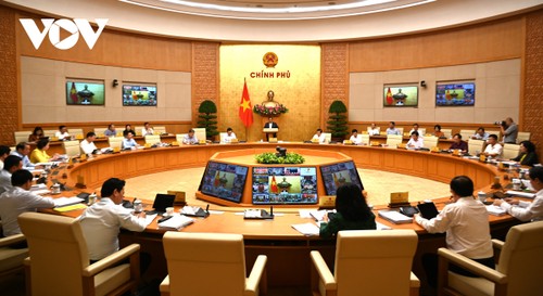 Prime Minister chairs government meeting for September - ảnh 1