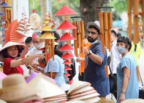 Hanoi Tourism Gift Festival promotes local tourism - ảnh 1