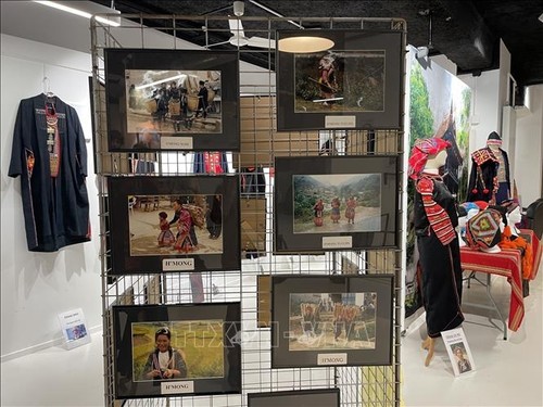Exhibition features costumes of Vietnamese ethnic minorities opens in France - ảnh 1