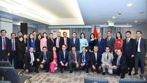 President Vo Van Thuong meets Vietnamese community in US - ảnh 2