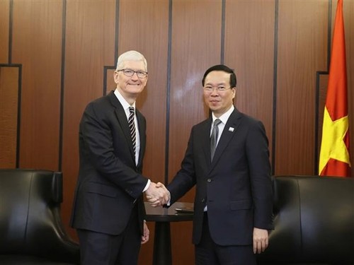 Vietnamese President meets with leaders of Boeing, Apple - ảnh 1