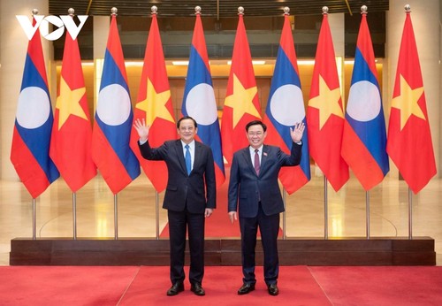 Vietnam always gives top priority to special ties with Laos: says top legislator  - ảnh 1