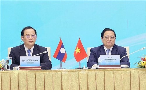 Vietnamese, Lao PMs co-chair bilateral investment cooperation conference in Hanoi - ảnh 1