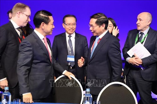Foreign Minister: Vietnam hopes to further cooperation with EU countries - ảnh 1