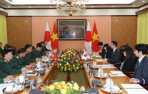 Vietnam, Japan commit to stronger defence ties in 10th policy dialogue - ảnh 1