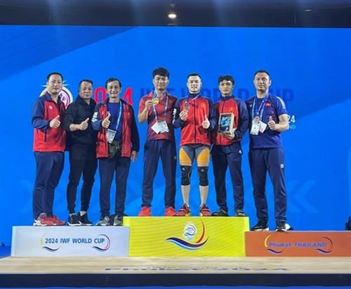 Vietnamese weightlifter wins International Weightlifting Federation World Cup - ảnh 1