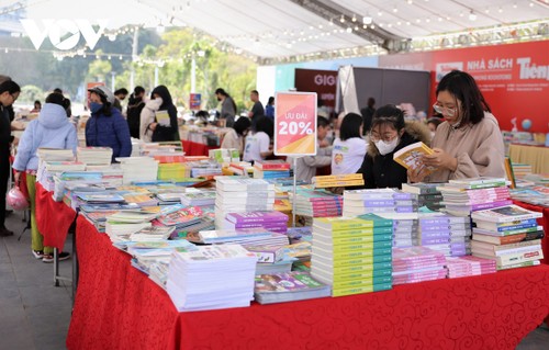 Vietnam observes Book and Reading Culture Day with exciting events - ảnh 1