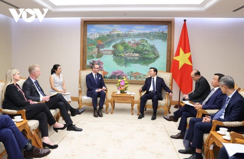 Deputy PM receives Swedish Minister of Infrastructure and Housing - ảnh 1