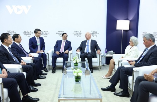 WEF leader Schwab hails Vietnam as role model in Fourth Industrial Revolution - ảnh 2
