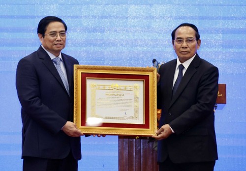 Lãnh đạo cấp cao Việt Nam nhận Huân chương của Nhà nước Lào - ảnh 3
