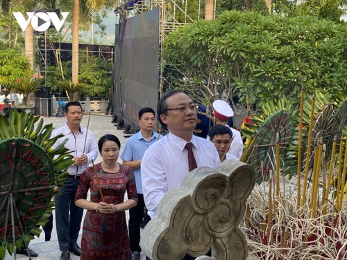 Tổng Giám đốc Đài Tiếng nói Việt Nam Đỗ Tiến Sỹ viếng Nghĩa trang Liệt sỹ Quốc gia Vị Xuyên - ảnh 1