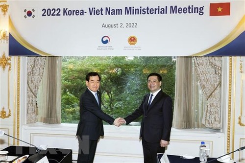 Việt Nam và Hàn Quốc nhất trí thúc đẩy hợp tác thương mại cùng có lợi và cân bằng kim ngạch song phương - ảnh 1