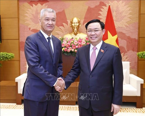 Chủ tịch Quốc hội tiếp Bí thư Trung ương Đảng, Bí thư Thành ủy, Chủ tịch HĐND thủ đô Vientiane - ảnh 1