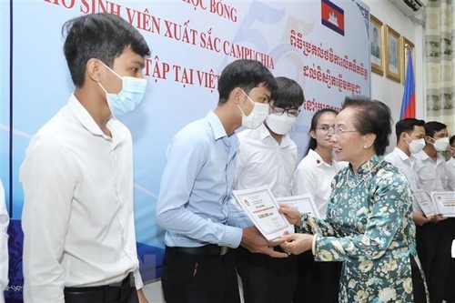 Sinh viên Campuchia học tập tại Việt Nam trở thành nhịp cầu giúp mối quan hệ Việt Nam – Campuchia ngày càng phát triển - ảnh 1