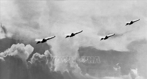 Nhiều hoạt động kỷ niệm 50 năm chiến thắng “Hà Nội- Điện Biên Phủ trên không“ - ảnh 1