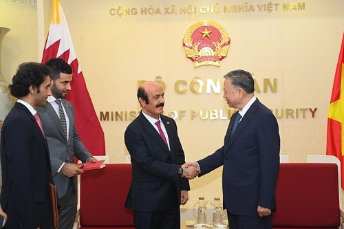 Bộ trưởng Bộ Công an Tô Lâm tiếp Đại sứ Qatar tại Việt Nam Mohamed Ismael Al-Emad - ảnh 1