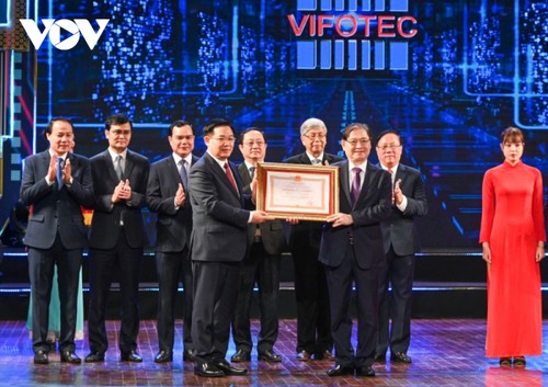 Chủ tịch Quốc hội Vương Đình Huệ dự Lễ trao Giải thưởng Sáng tạo Khoa học Công nghệ Việt Nam năm 2021 - ảnh 1
