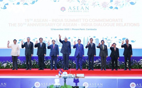 Việt Nam thể hiện vai trò và vị thế quan trọng trong khu vực ASEAN  - ảnh 1