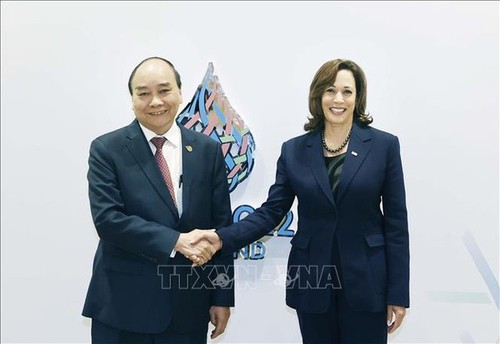 Chủ tịch nước Nguyễn Xuân Phúc gặp Phó Tổng thống Hoa Kỳ Kamala Harris - ảnh 1