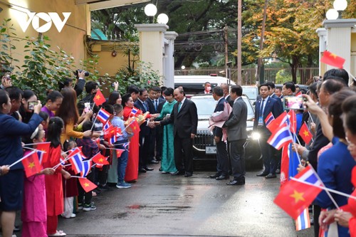 Chủ tịch nước Nguyễn Xuân Phúc thăm kiều bào và Đại sứ quán Việt Nam tại Thái Lan - ảnh 2