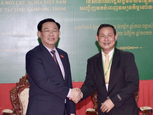 Chủ tịch Quốc hội Vương Đình Huệ thăm làm việc tại tỉnh Kampong Thom, Campuchia - ảnh 1