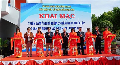 Triển lãm ảnh kỷ niệm 55 năm ngày thiết lập quan hệ ngoại giao Việt Nam – Campuchia - ảnh 1