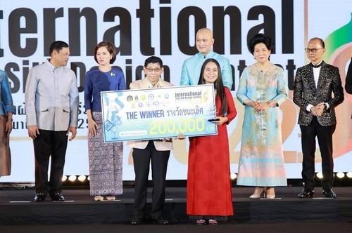 Việt Nam đoạt giải thưởng tại Tuần lễ thời trang quốc tế tơ lụa Thái Lan  - ảnh 1