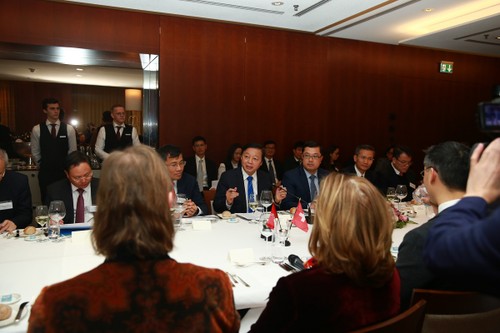 WEF 2023: Phó Thủ tướng Trần Hồng Hà tham dự đối thoại về tài chính xanh và phát triển bền vững tại Thụy Sĩ - ảnh 3