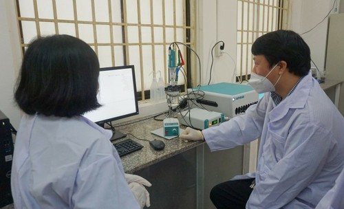 Nhà khoa học Việt Nam nghiên cứu tạo nhiên liệu hydro từ nước - ảnh 1