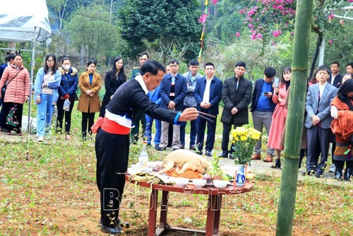Lễ hội Grâuk Taox Cha - Nét đẹp văn hoá đặc trưng của dân tộc Mông  - ảnh 1