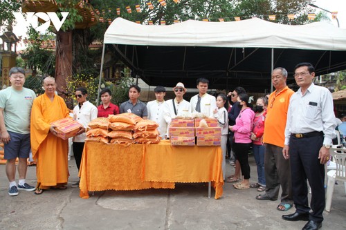 Chùa Phật Tích ở thủ đô Vientiane (Lào) tổ chức lễ Thượng Nguyên - ảnh 2