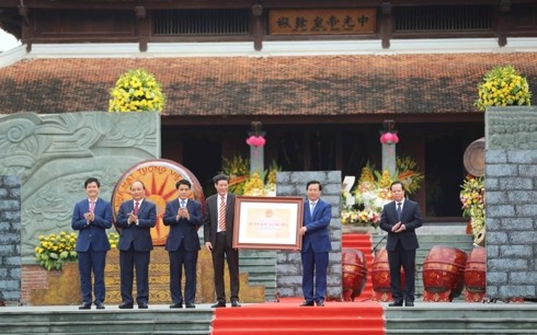 阮春福出席玉回-栋多大捷230周年纪念仪式并上香 - ảnh 2