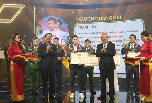 2018年越南10佳青年表彰会隆重举行 - ảnh 1