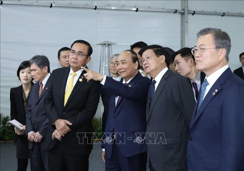 越南政府总理阮春福访问韩国的活动 - ảnh 1