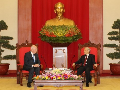Party leader Nguyen Phu Trong receives US senator Patrick Leahy - ảnh 1