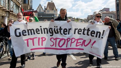 Demonstrations in Europe in protest against TTIP  - ảnh 1