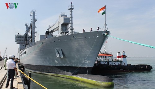 Indian naval ships visit Da Nang city  - ảnh 1