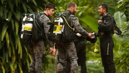 Australia sends more experts to help in Thai cave rescue - ảnh 1