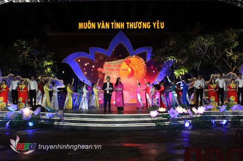 Art performance marks 50th anniversary of President Ho Chi Minh’s Testament  - ảnh 1