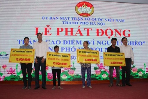 Helping the poor – a beautiful tradition of Vietnam - ảnh 1
