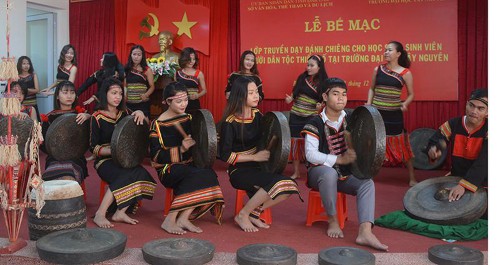 Extracurricular class fuels ethnic minority students’ passion for Gong culture - ảnh 1
