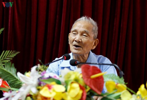 Tay poet devotes whole life to ethnic culture  - ảnh 2